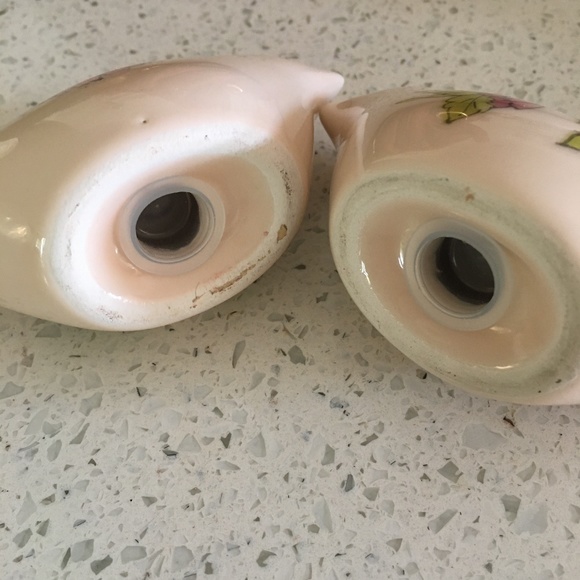 Vintage Ceramic Birds Salt & Pepper Shakers Floral Pattern 5 1/1" Long - Picture 7 of 7